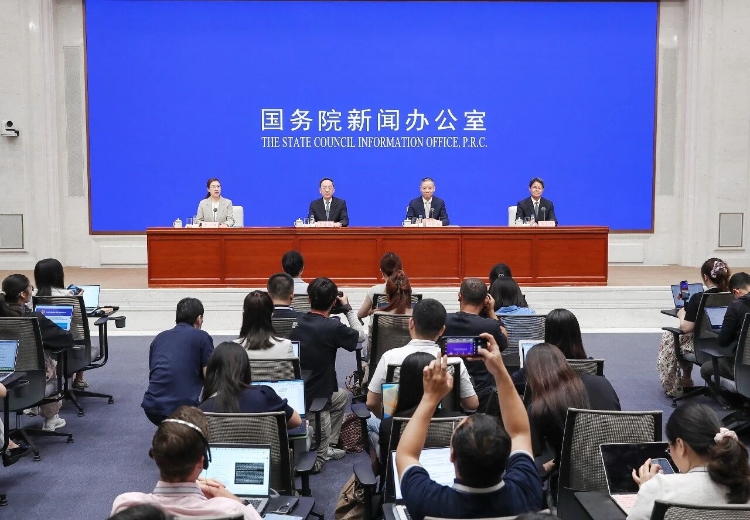李乐成出席“高质量完成‘十四五’规划”主题新闻发布会 介绍“十四五”时期大力推进新型工业化,巩固壮大实体经济根基有关情况