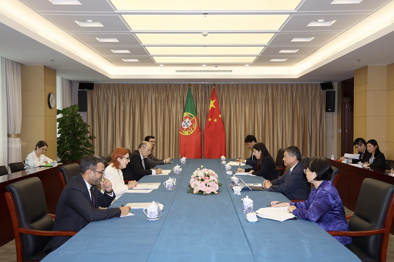 生态环境部部长黄润秋会见葡萄牙环境与能源部部长卡瓦略