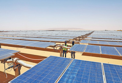 陕西科研团队破解沙地光伏生态修复密码,实现增绿与发电协同发展 ——  蓝色光伏板的“绿色副业”