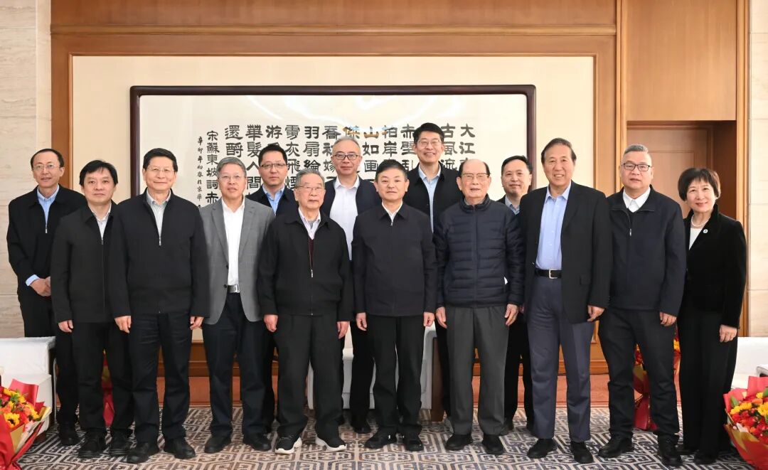 生态环境部部长黄润秋看望慰问部系统在京院士代表