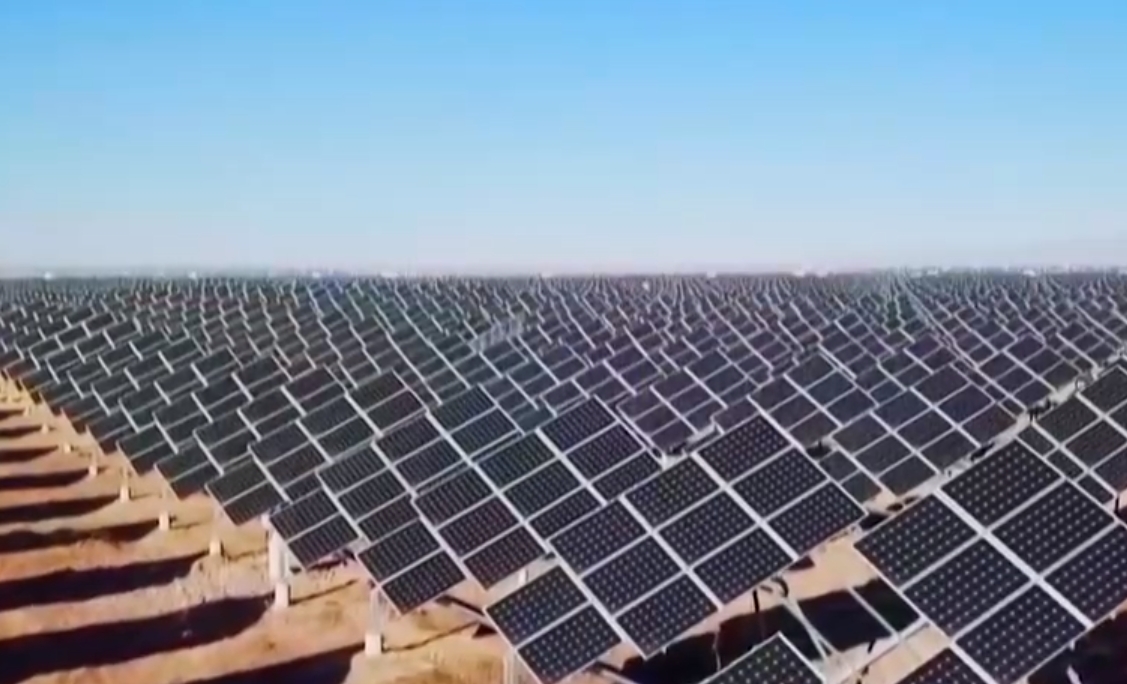 国内单体规模最大BC技术光伏电站并网  陕西高效光伏技术驱动“沙戈荒”能源开发迈入新阶段