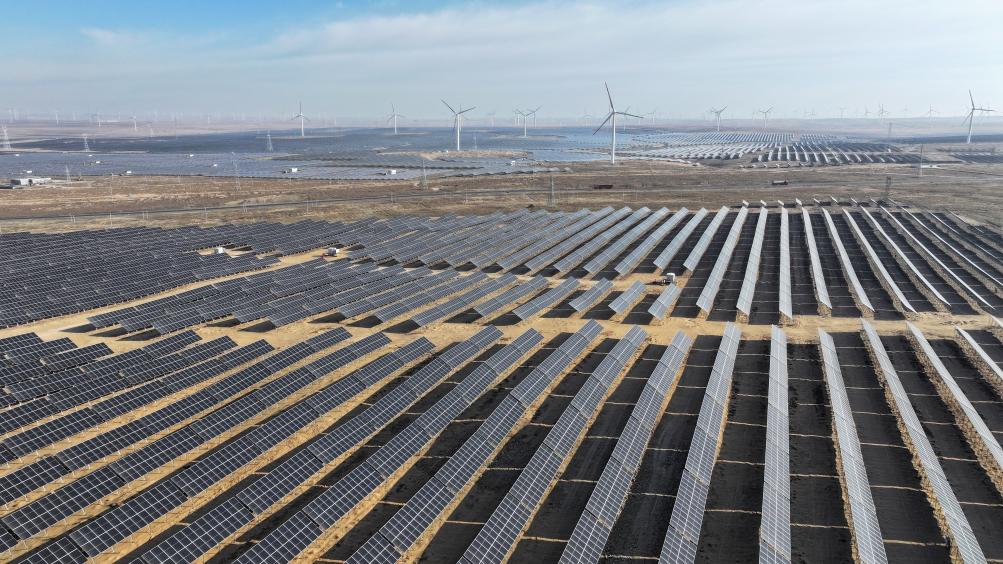 宁夏灵武400万千瓦采煤沉陷区复合光伏基地项目建成投运