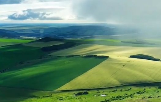 推动美丽中国建设宏伟蓝图变为美好现实 —— 访生态环境部部长黄润秋(《紫荆》杂志)