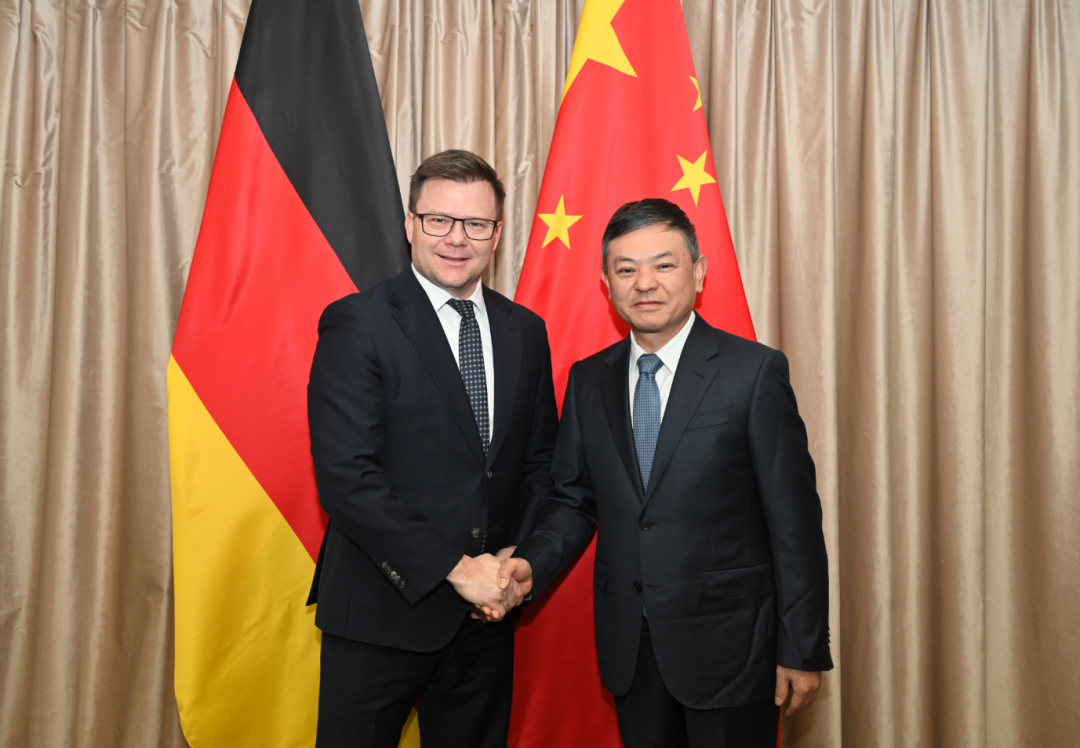 生态环境部部长黄润秋会见德国联邦环境、气候保护、自然保护和核安全部部长卡斯滕·施耐德