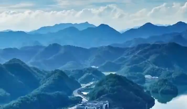 中煤陕西能源化工集团有限公司党委书记、董事长梁云峰一行到访省发展改革委