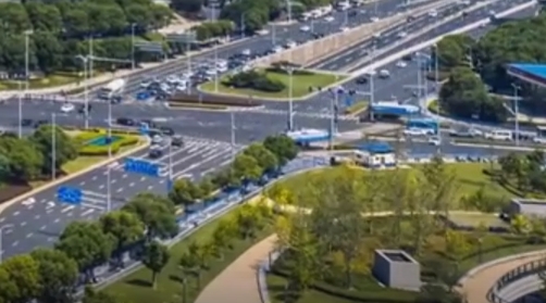 废旧轮胎变道路防护栏