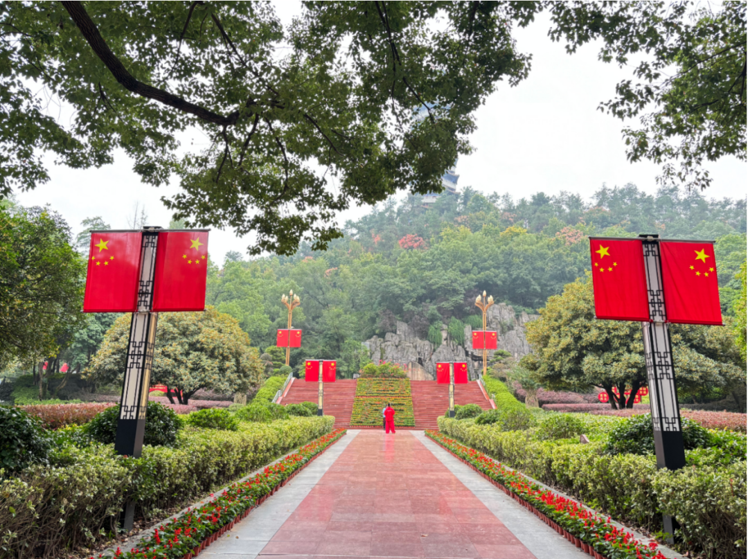 节俭迎国庆:多地布景利用回收物料 一地国旗利旧率达82%